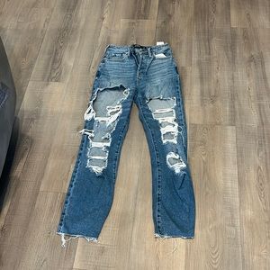 HOLLISTER Jeans size w23 and L27 or 00 in women’s.